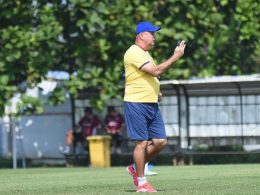 Persib Bandung Asah Taktik Hadapi PSBS Biak: Siap Guncang Sleman 17 Oktober?