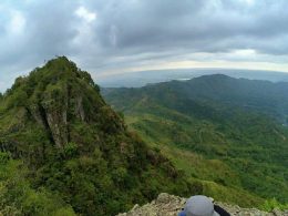 Gunung Budeg Tulungagung: Legenda Kutukan & Pesona Alam Memukau