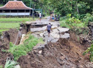 Jalan Amblas 17 Meter di Bantul Jadi Tontonan: Ada Apa di Kedungmiri?