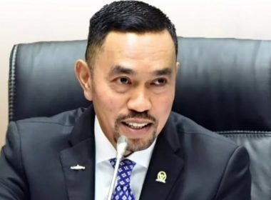 Ahmad Sahroni: Dari Tukang Semir Sepatu Hingga Resmi Raih Gelar Doktor Ilmu Hukum